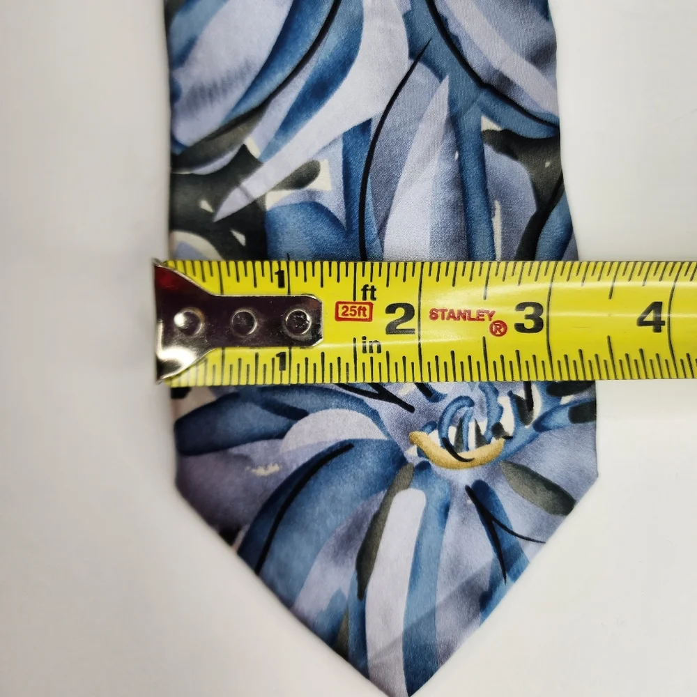 J. GARCIA Blue Floral Silk Tie.